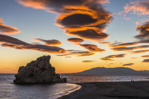 Atardecer en Málaga desde la playa del Peñon del cuervo